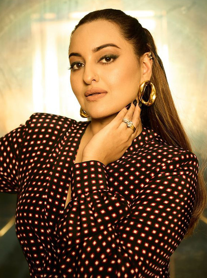 Sonakshi Sinha - Chunky Chain Hoops - MISHO - CELEBRITY